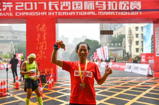 真福地!长沙国际马拉松赛中国选手首夺冠!一副